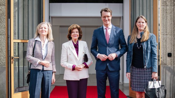 Gruppenbild auf dem roten Teppich