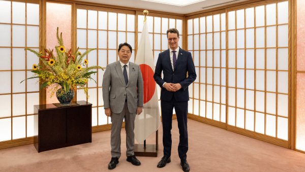 Ministerpräsident Hendrik Wüst trifft japanischen Außenminister Yoshimasa Hayashi