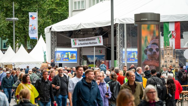 NRW-Landesmeile auf dem Tag der Deutschen Einheit in Hamburg