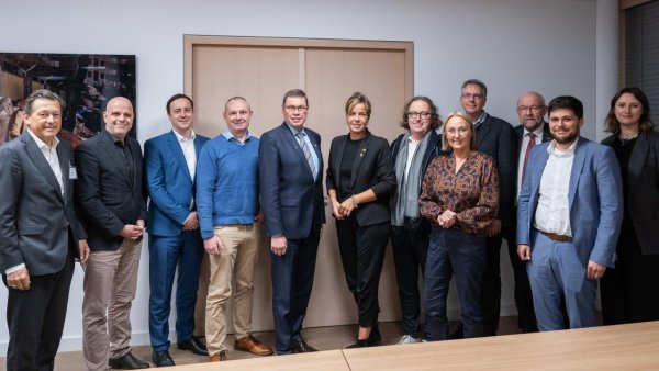 Mitwirkende des Zukunftsdialogs Industrie am 13.11.2024