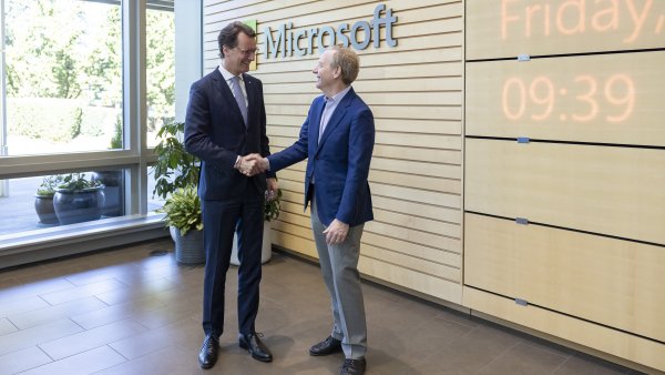 Ministerpräsident Wüst besucht Microsoft-Zentrale in Seattle