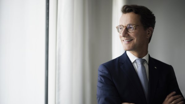 Porträtfoto von Ministerpräsident Hendrik Wüst