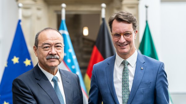 Ministerpräsident Wüst empfängt den Premierminister der Republik Usbekistan Abdulla Aripov