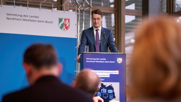 „Mentalitätswechsel für Deutschland“ – Landesregierung bringt führende Köpfe zum Thema Staatsmodernisierung zusammen