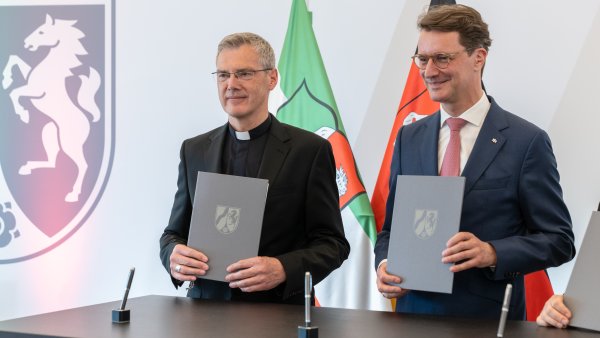 Dr. Heiner Wilmer legt Treueid als künftiger Bischof von Münster ab