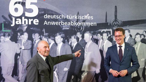 65 Jahre Anwerbeabkommen: Ministerpräsident Wüst dankt Gastarbeitern und würdigt Leistung und gemeinsame Geschichte türkeistämmiger Menschen für Nordrhein-Westfalen