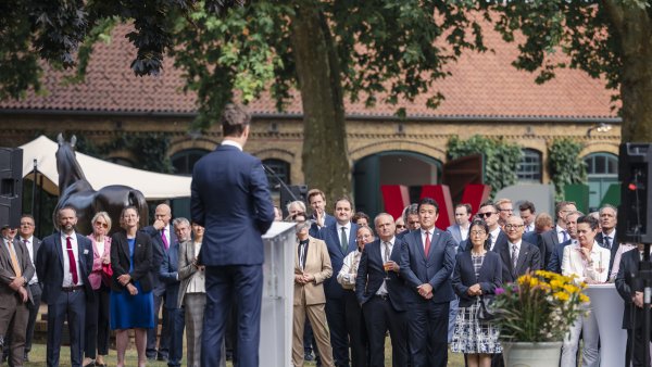 Ministerpräsident Hendrik Wüst empfängt Konsularisches Korps beim Sommerempfang in Warendorf