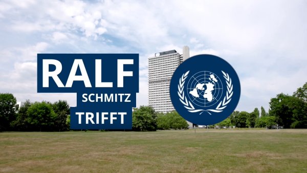 Titelbild "Ralf Schmitz trifft", daneben das UN-Logo