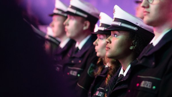 Nachwuchs für die Polizeifamilie: 2.727 Frauen und Männer legen feierlich Diensteid ab