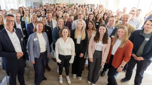 Start in den Vorbereitungsdienst: Ministerin Feller begrüßt neue Lehramtsanwärterinnen und Lehramtsanwärter in Nordrhein-Westfalen