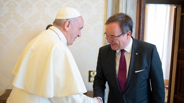 Ministerpräsident Armin Laschet trifft Papst Franziskus