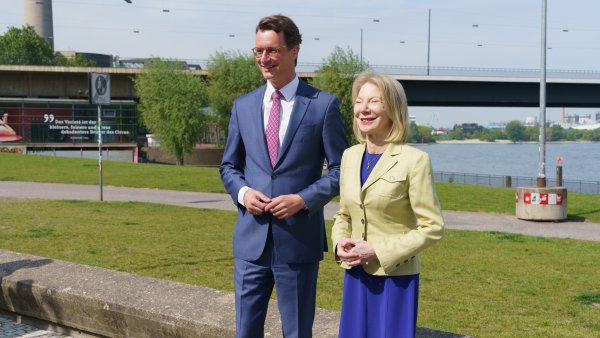 Ministerpräsident Hendrik Wüst empfängt die neue Botschafterin der USA Amy Gutmann