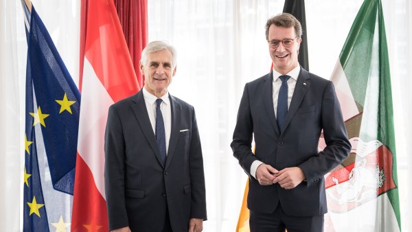 Ministerpräsident Hendrik Wüst empfängt den Botschafter von Österreich in Deutschland zum Antrittsbesuch