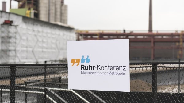 Ruhr-Konferenz Treppe grau