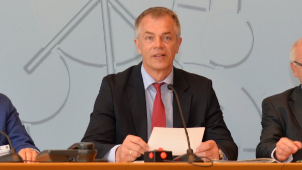 Porträtfoto von Minister Johannes Remmel während einer Landespressekonferenz