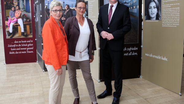 Flüchtlings-Porträts im Landtag NRW zu sehen