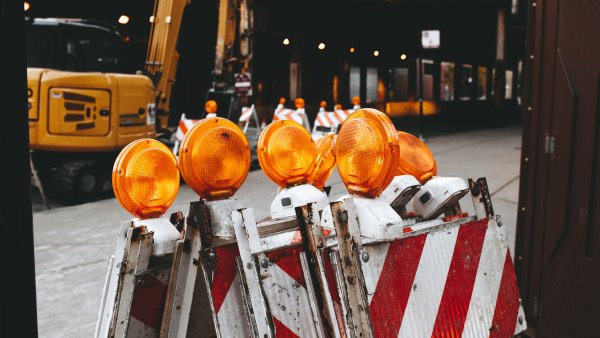 Baustelle Absperrung Bagger