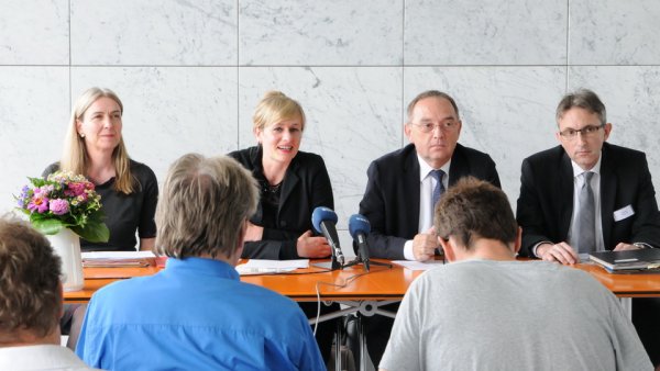 Pressekonfernz zu den Ergebnissen der Verhandlung über die Kunstwerke der Portigon AG