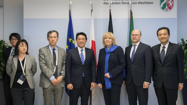 Ministerpräsidentin Hannelore Kraft empfängt japanischen Wirtschaftsstaatsminister Matsumura