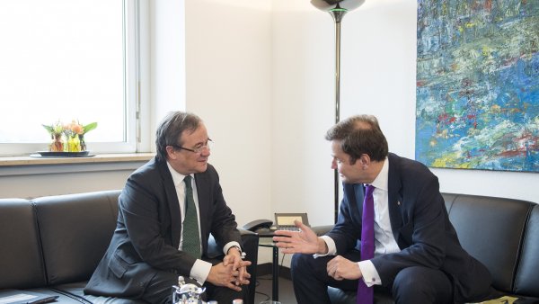 Ministerpräsident Laschet spricht mit britischem Handelsminister Greg Hands
