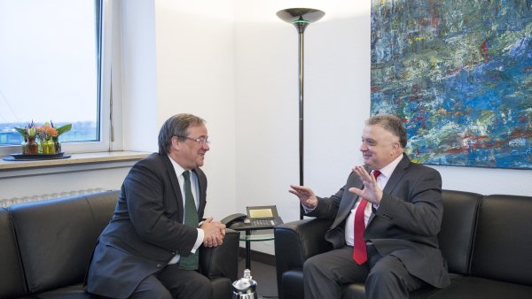 Ministerpräsident Laschet empfängt den neuen Botschafter des Staates Israel 