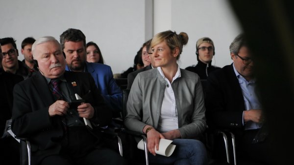 2017-05-05 Christina Kampmann diskutiert mit Friedensnobelpreisträger Lech Wałęsa  