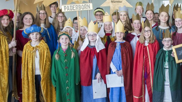 Gruppenbild mit allen Sternsingern