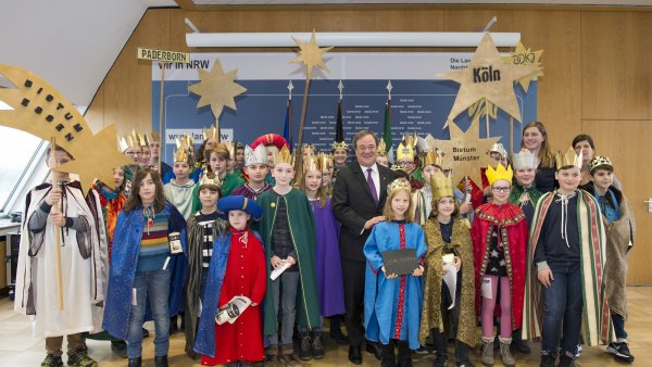 Ministerpräsident Armin Laschet empfängt die Sternsinger