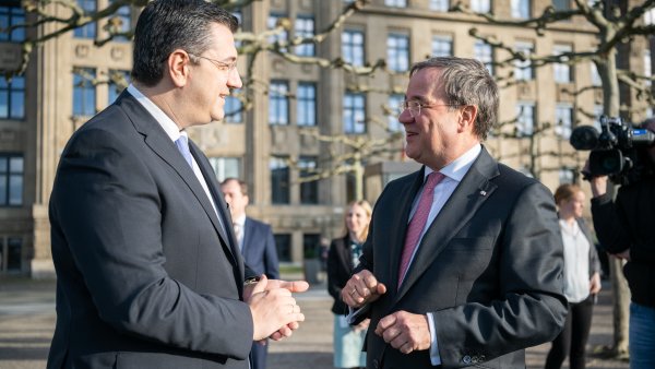 Ministerpräsident Armin Laschet empfängt den Präsidenten des Europäischen Ausschusses der Regionen Apostolos Tzitzikostas