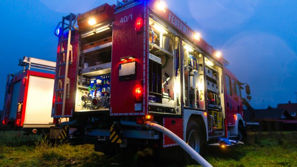 Feuerwehr, Rettung, Unwetter, Feuerwehrauto