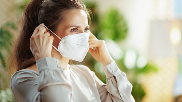 phb Frau, FFP2, Maske, anziehen (2021)