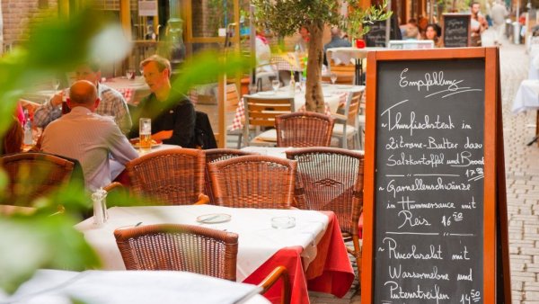 Bild eines Außenbereich eines Restaurants