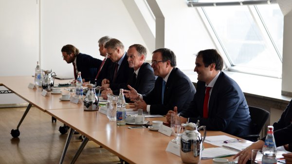 Ministerpräsident Armin Laschet trifft Oberbürgermeister vom Diesel-Verbot betroffenen Kommunen