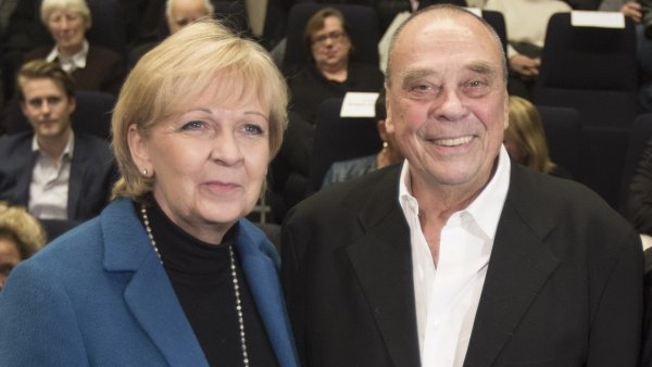 Das Bild zeigt den NRW-Staatspreisträger 2015 Günther Uecker und Ministerpräsidentin Hannelore Kraft