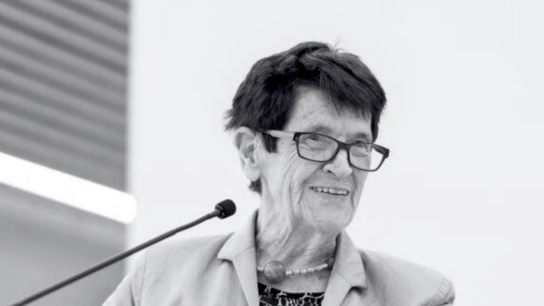 Rita Süssmuth hält eine Rede