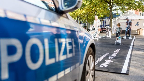 Aufklärungsaktion der Polizei NRW "Handy am Steuer"