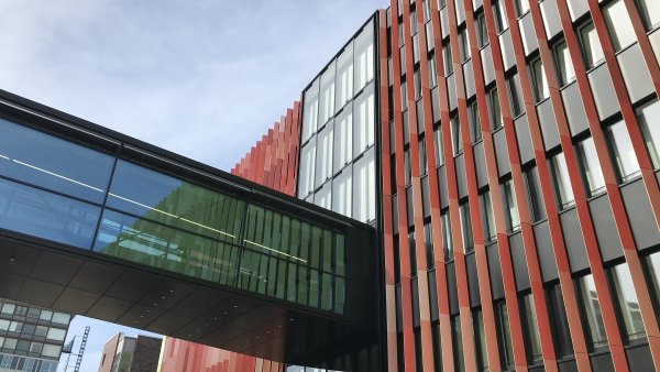 Neubau für Spitzenzentrum der Krebsmedizin: Ministerpräsident Armin Laschet eröffnet neues CIO-Gebäude an der Uniklinik Köln