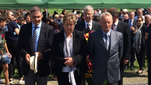 Gedenken in Auschwitz: Ministerin Löhrmann begleitet Delegation des Zentralrats Deutscher Sinti und Roma 