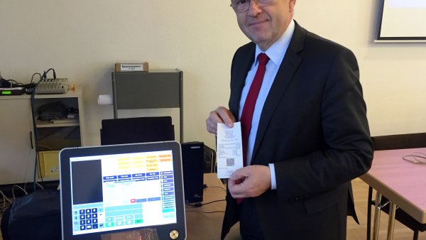 Pressekonferenz von Finanzminister Norbert Walter-Borjans zu manipulierten Registrierkassen