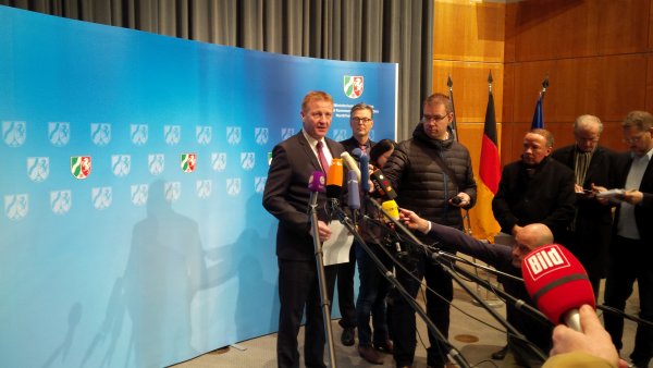 Innenminister Jäger versetzt den Kölner Polizeipräsidenten Albers in den einstweiligen Ruhestand