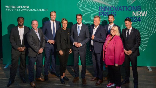 Innovationspreis 2024 - Preisträger und Minister