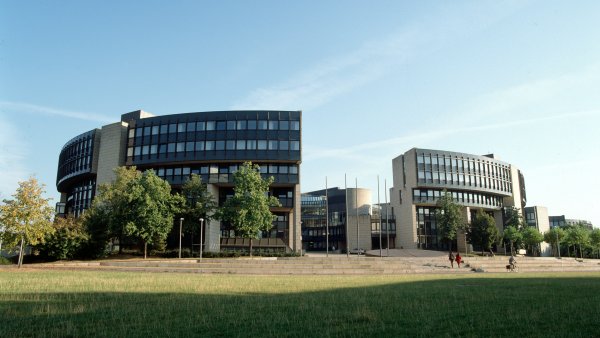 Bild der Frontseite des Landtagsgebäude