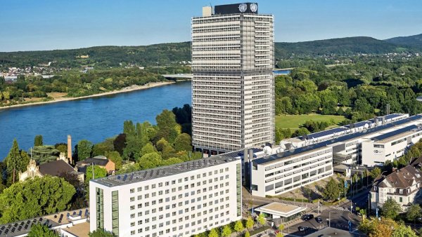 Luftbild des Langen Eugen in Bonn