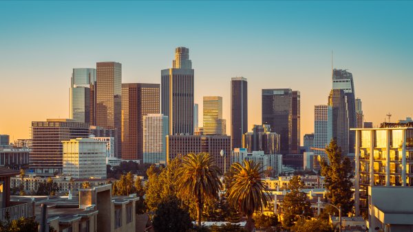 Skyline von Los Angeles in Sonnenuntergang