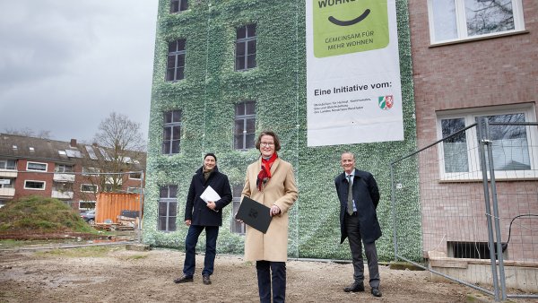 Ministerin Scharrenbach: Fassadenbegrünung macht die natürliche Stadtgestaltung möglich