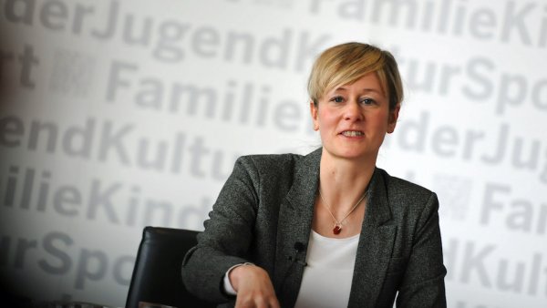 Pressekonferenz von Familienministerin Christina Kampmann zum 10. Kinder- und Jugendbericht NRW