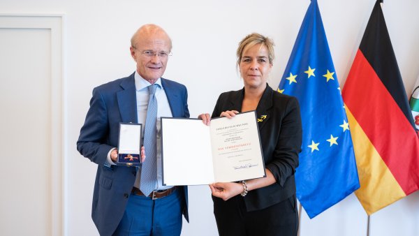 Bundesverdienstorden Prof. Josef Hegger