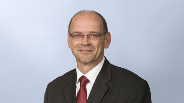 Porträtfoto Rainer Schmeltzer, Minister für Arbeit, Integration und Soziales