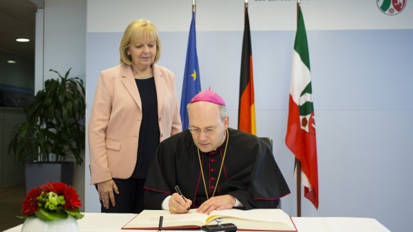 Künftiger Bischof von Aachen leistet Treueeid gegenüber dem Staat