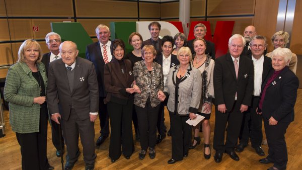Verleihung des Verdienstordens des Landes Nordrhein-Westfalen an weitere 17 Bürgerinnen und Bürger